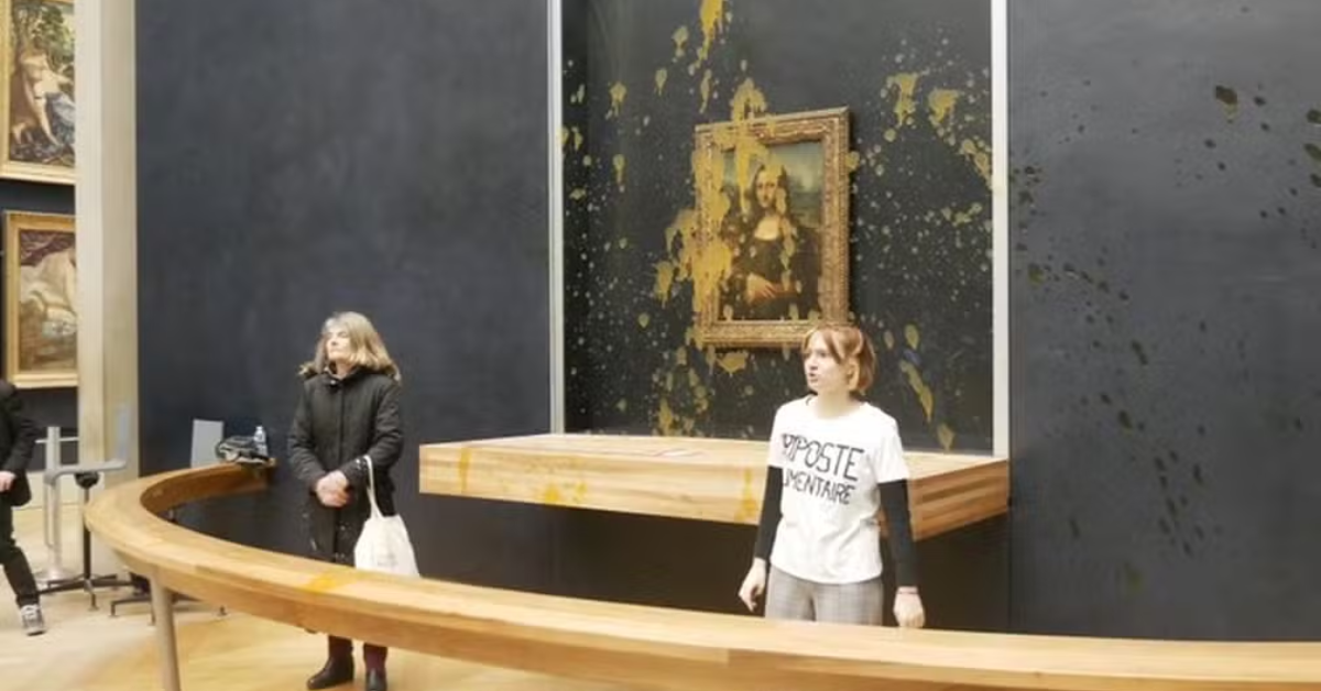 [VÍDEO] Ativistas jogam sopa em quadro da ‘Mona Lisa’ em Paris e cena revolta web; confira