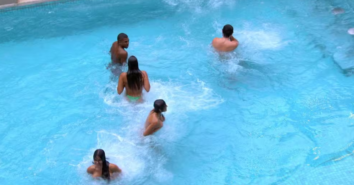 Grupo das Fadas cumpre a promessa e pulam pelados na piscina para comemorar - Foto: Globoplay