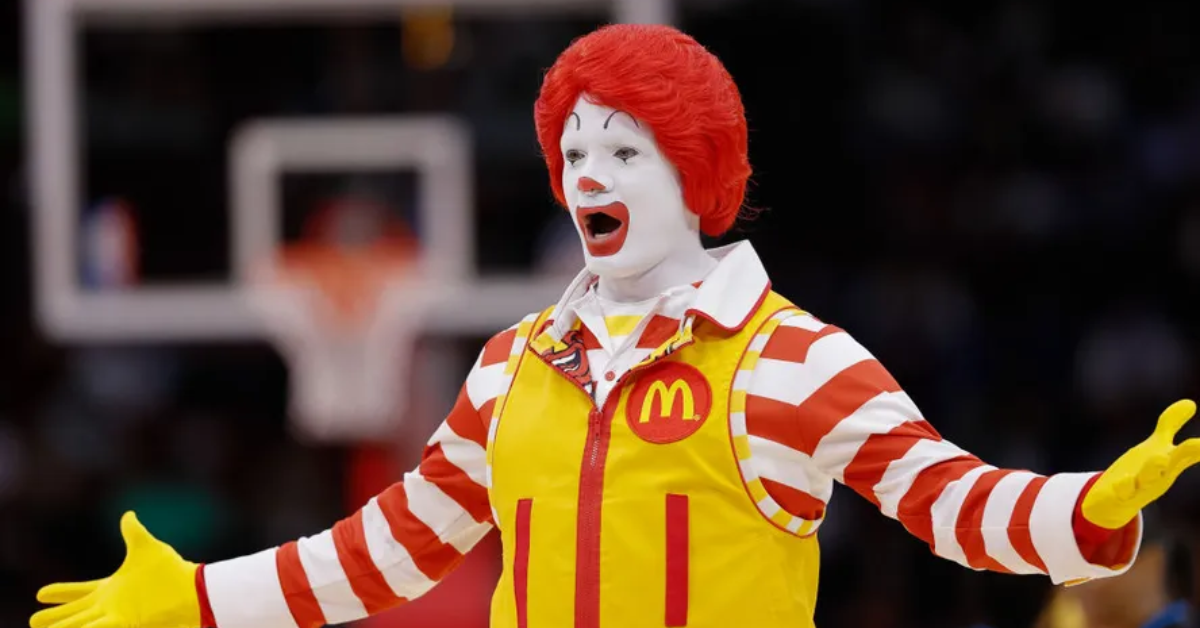 Ronald McDonald: personagem criado em 1963 foi aposentado pela marca em 2016 — Foto: Michael Hickey/ Getty Images