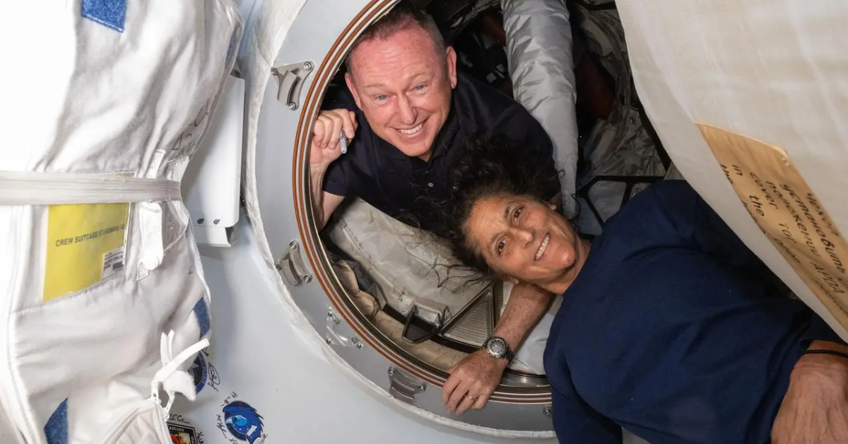 Os astronautas Butch Wilmore e Suni Williams na Estação Espacial Internacional (Foto: Divulgação da Nasa)