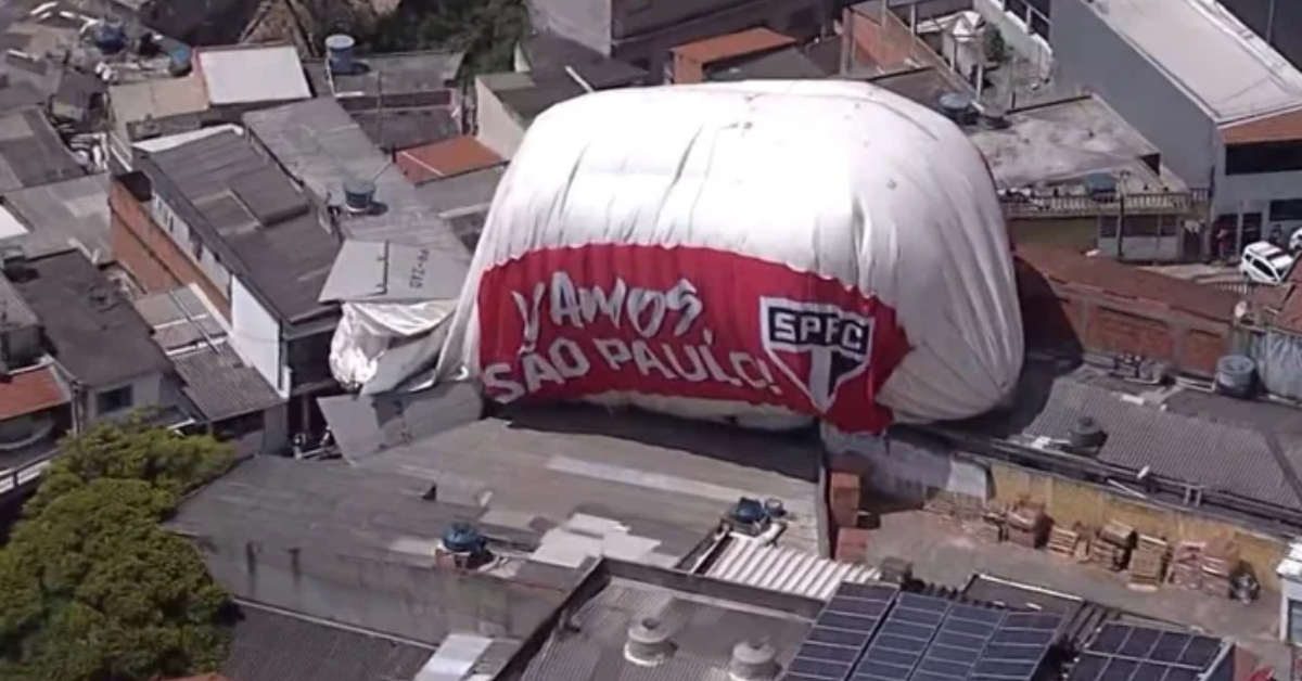 Dirigível com escudo do SPFC cai em Osasco e deixa um ferido - Foto: Reprodução