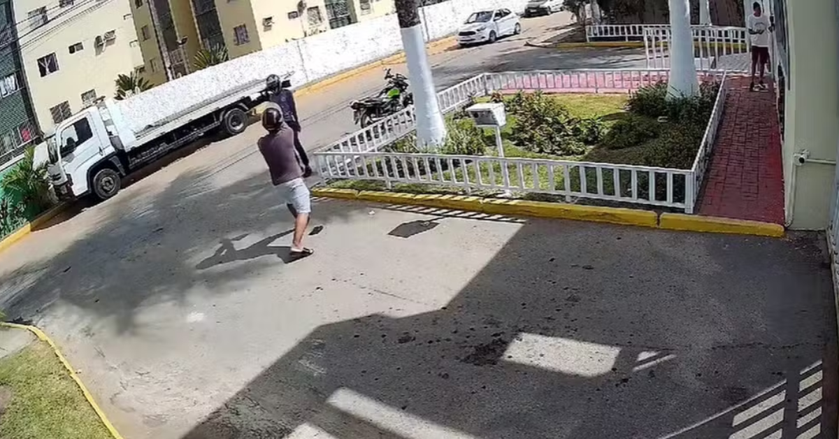 Policial militar mata motociclista de aplicativo a tiros no meio da rua - Foto: Reprodução