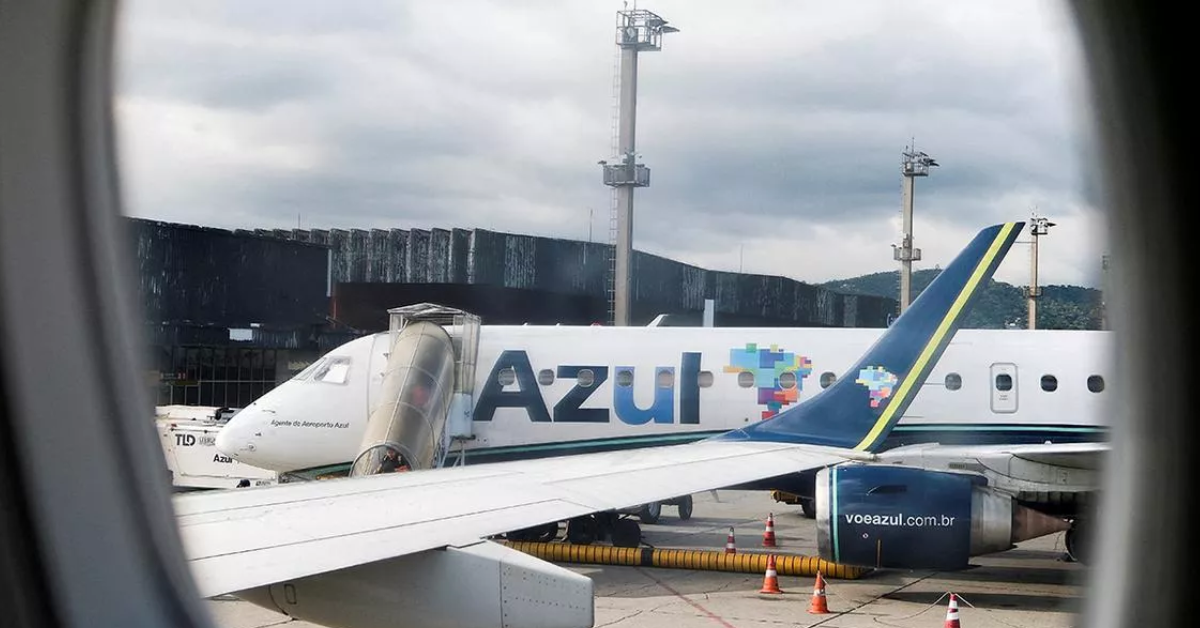 Aeronave da Azul no aeroporto de Guarulhos, em São Paulo - Foto: Amanda Perobelli/Reuters