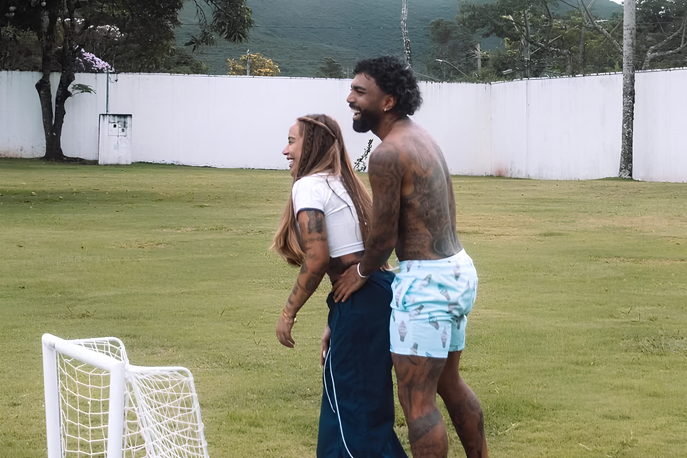 Gabigol compartilha fotos inéditas com Rafaella Santos após reatar namoro