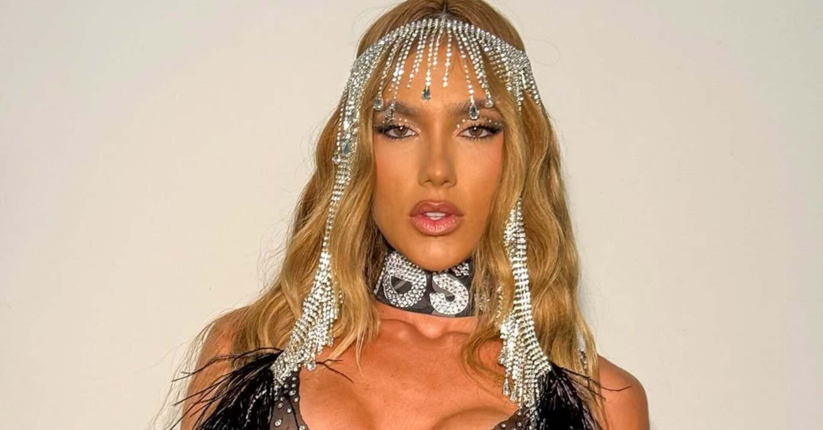 Virginia usa vestido longo com transparência para Desfile das Campeãs — Foto: Reprodução/Instagram