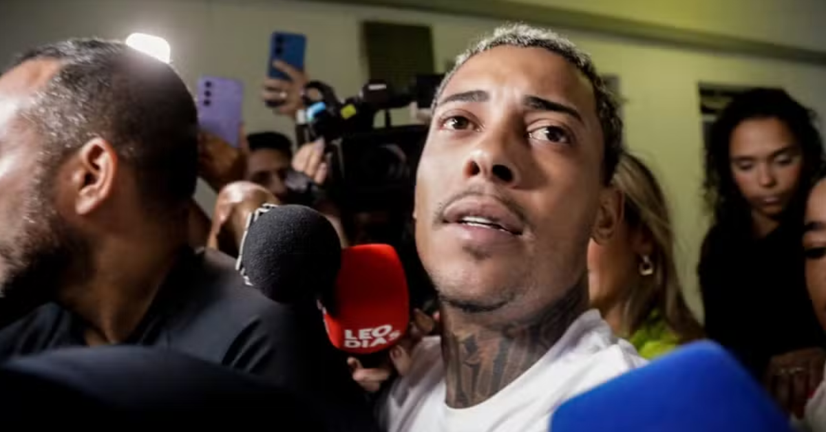 MC Poze do Rodo é levado da Cidade da Polícia após ser preso durante operação da DRE — Foto: Gabriel de Paiva / Agência O Globo