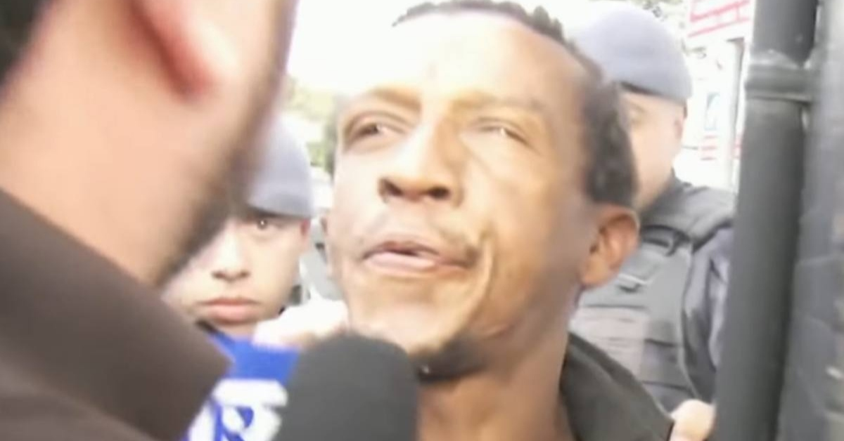 Repórter da Band foi alvo de preso e levou cusparada na cara - Foto: Reprodução/Band