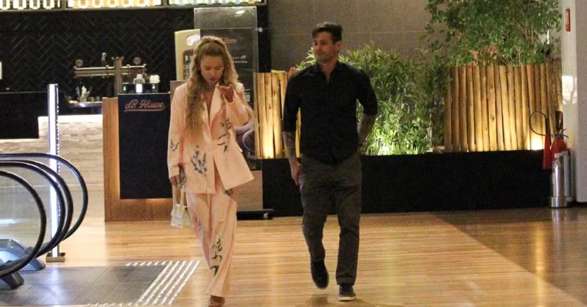 Dado Dolabella passeia com loira — Foto: Edson Douglas/AgNews
