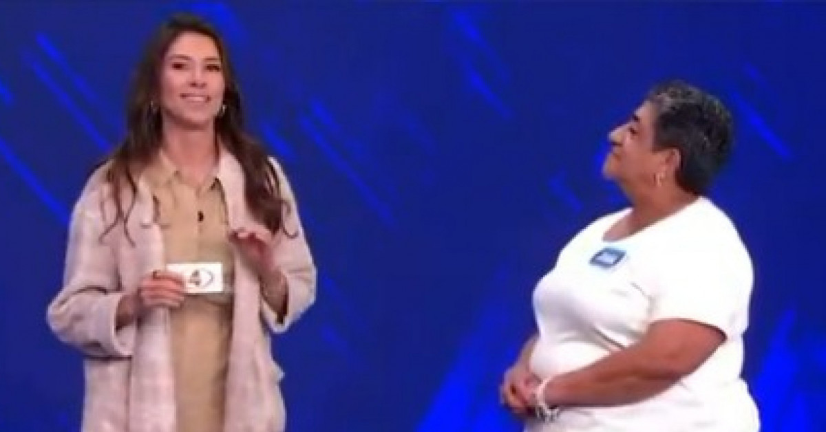 Rebeca Abravanel ajuda participante a levar prêmio final do 'Roda a Roda' - Foto: Reprodução
