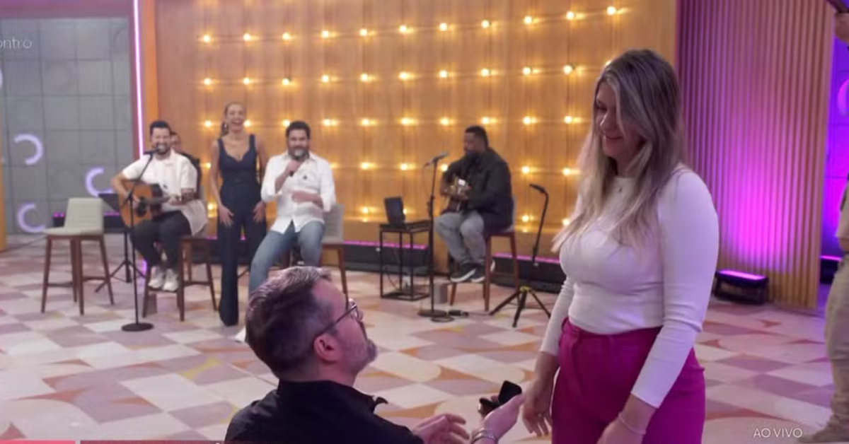 Pedido de casamento surpresa no palco do Encontro com Patrícia Poeta — Foto: Globo